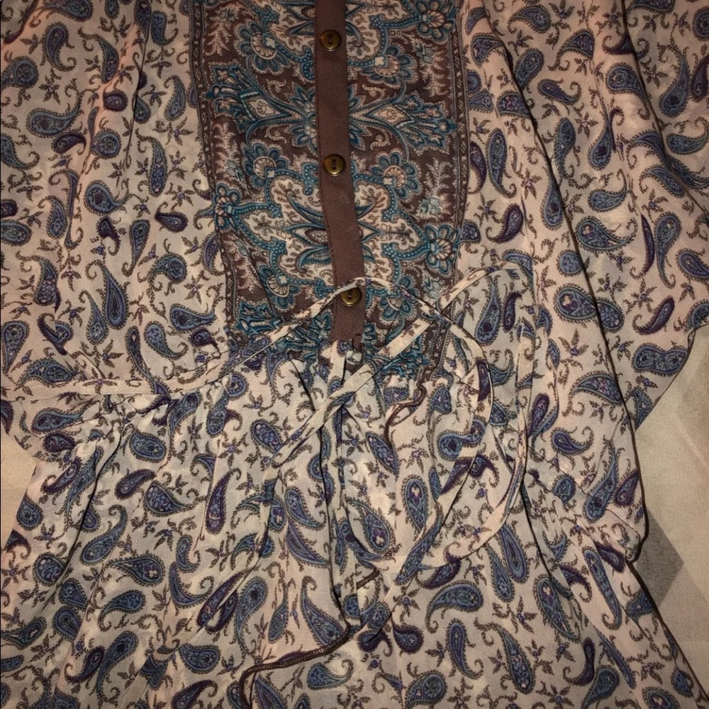 Women’s Tops - Picture 3 of 4